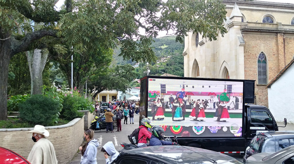 Carro valla pantalla led transmisión en vivo Tenjo Cundinamarca