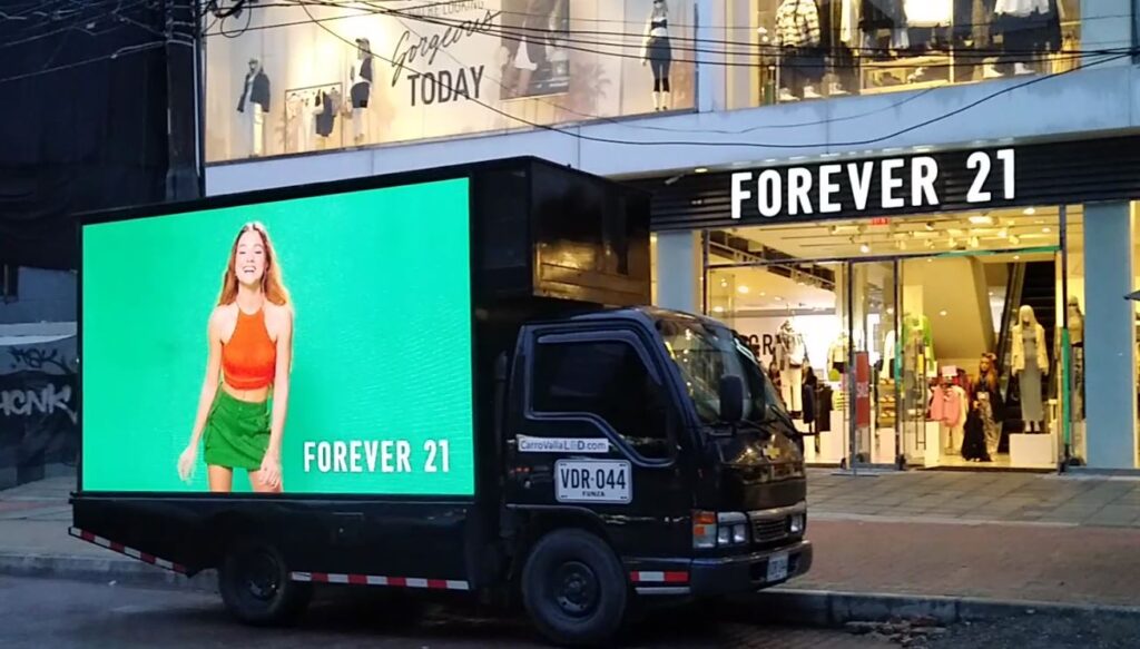 Carro valla pantalla led forever 21